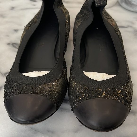 Chanel Gold Metallic Black Cracked Leather Elastic Trim Ballerina Flats - Picture 5 of 8